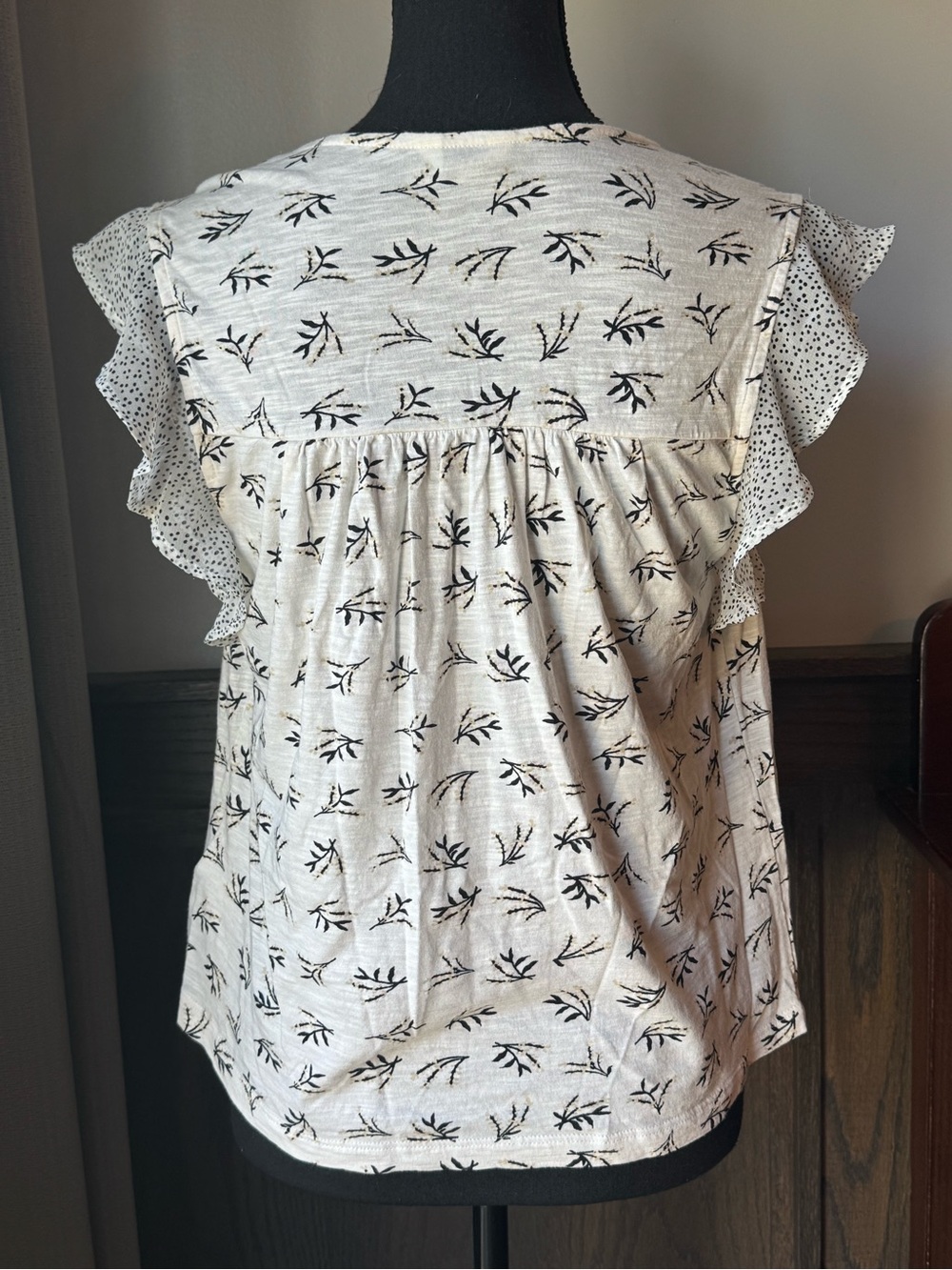 Lucky Brand Cream Boho Floral V-Neck Flutter Sleeve Top xs Euc - Picture 3 of 7